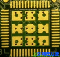 這也是不好的通孔設(shè)計(jì)，但部份通孔已經(jīng)用綠漆(mask)蓋上，但仍有部份通孔未塞孔。 