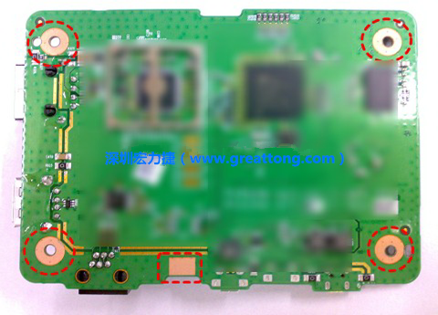 雷射后。使用雷射(Laser)去除綠漆后的效果。