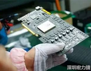 在當(dāng)前的產(chǎn)業(yè)鏈整合和協(xié)同發(fā)展創(chuàng)新的戰(zhàn)略轉(zhuǎn)型期，PCB高密度化和PCB新功能化和智能化，輕、薄、細(xì)、小的發(fā)展帶來的產(chǎn)品散熱、精密布局、封裝設(shè)計等也為上游CCL產(chǎn)業(yè)的創(chuàng)新提出了更為嚴(yán)苛的要求。