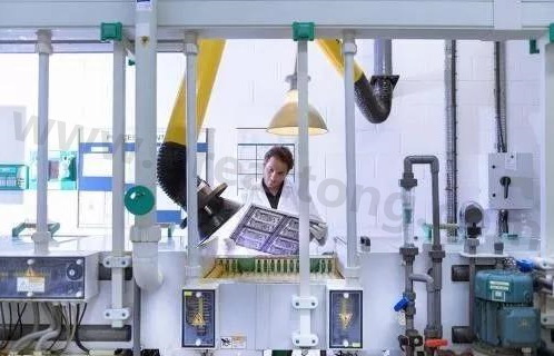 理想狀態(tài)下自動(dòng)化生產(chǎn)線大約能節(jié)省傳統(tǒng)企業(yè)50%的人力成本，良率可提升至98%。