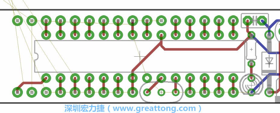 諧振器應擺放在ATmega微控制器的針腳8、9和10旁邊，在共鳴器和微控制器中間的高頻信號線應該要愈短愈好，此外，其它的信號線應該要遠離這個區(qū)域且配置在諧振器的下方，這樣做是為了防止不必要的無線電波干擾。