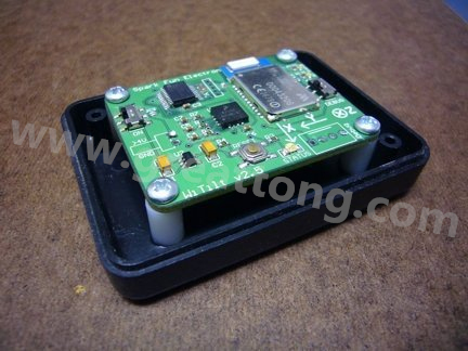 熱熔膠的牢固程度，對于非高振動的應(yīng)用來說已經(jīng)很足夠，而且如果你想要讓盒子另作他途，支架也可以拿掉，用酒精磨擦即可移除熱熔膠。