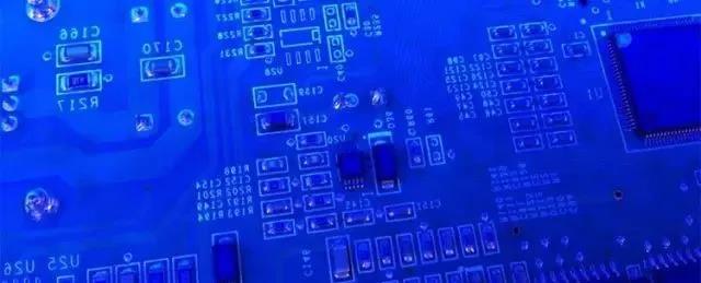 軸心自控AC系列自動涂覆機涂覆效果，均勻度非常一致