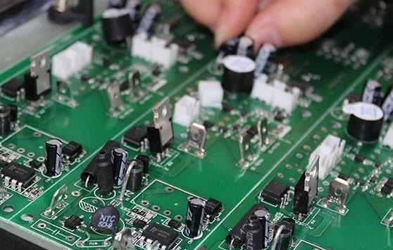 PCBA加工貼片元器件與插件元器件的區(qū)別在哪？